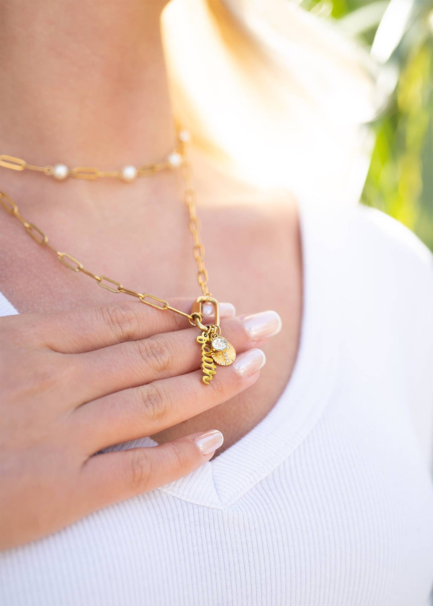 WJW - Collier à breloques en forme de mousqueton « Faith » en or PVD 18 carats
