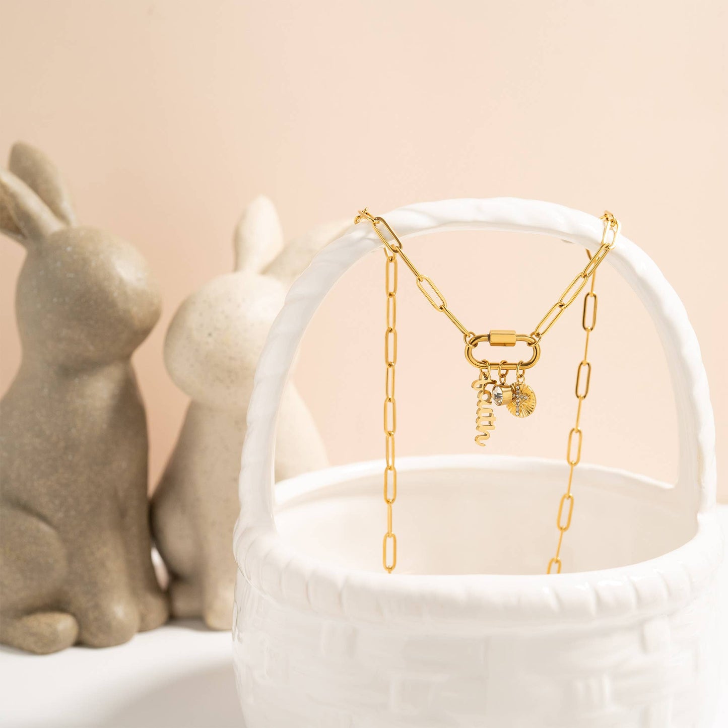 WJW - Collier à breloques en forme de mousqueton « Faith » en or PVD 18 carats