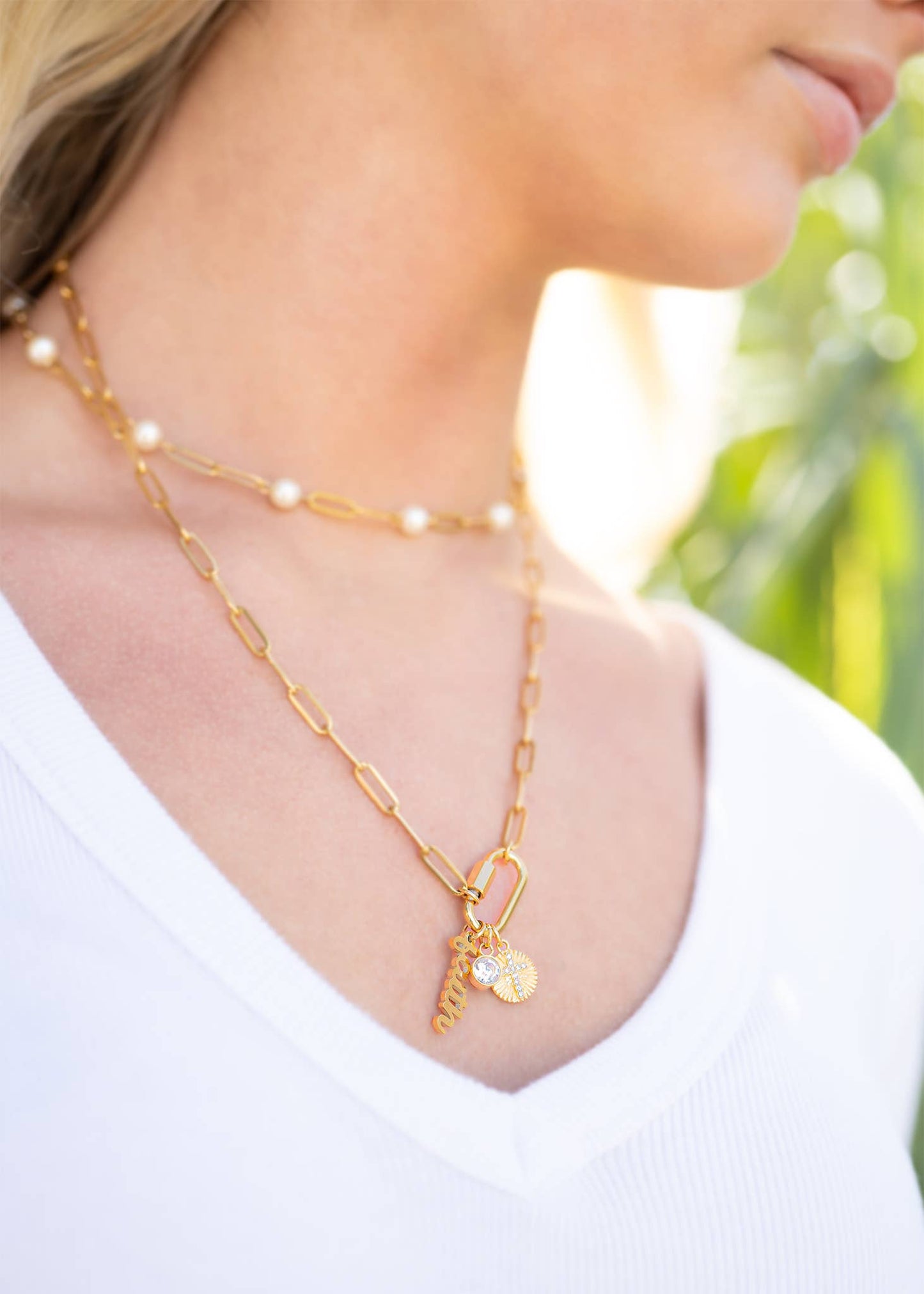 WJW - Collier à breloques en forme de mousqueton « Faith » en or PVD 18 carats