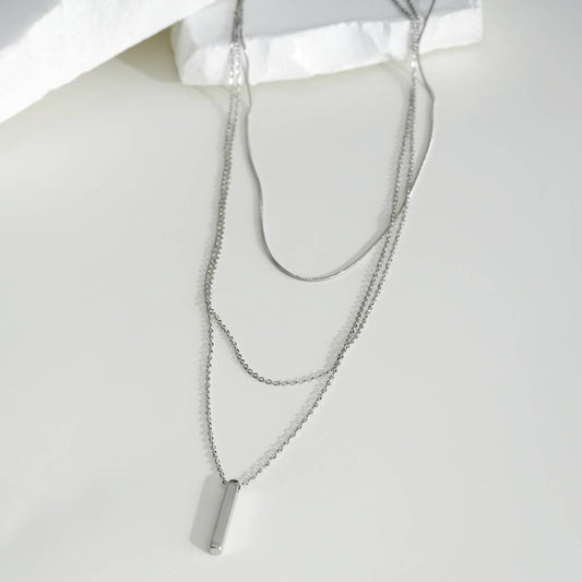 Collier argenté à triple chaînes