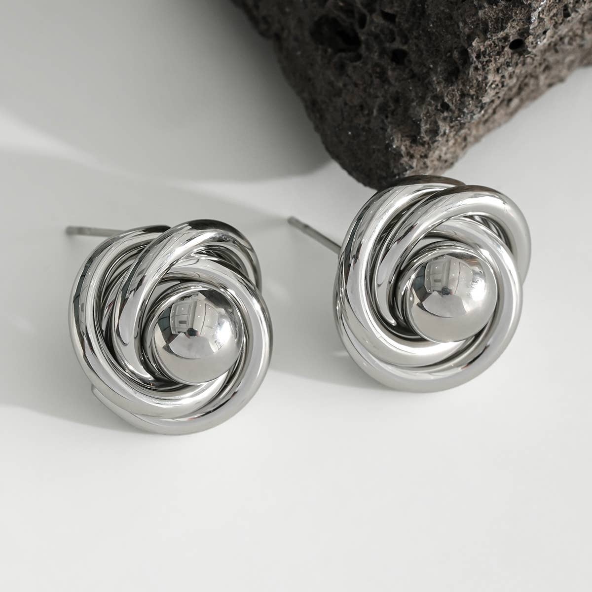 Boucles D'Oreilles Argentées Créoles Epaisses Croisées Avec