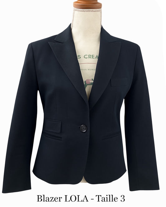 Blazer LOLA : L'Élégance Structurée au Féminin