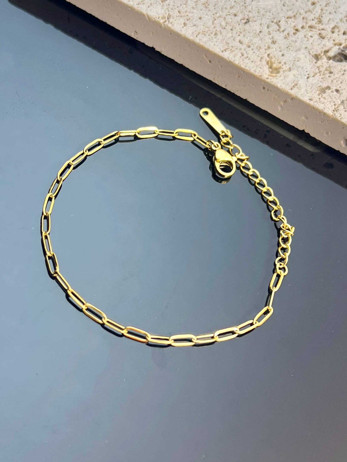 Cosmos - Bracelet Maille Rectangulaire Simple Porte-Charms en Acier
