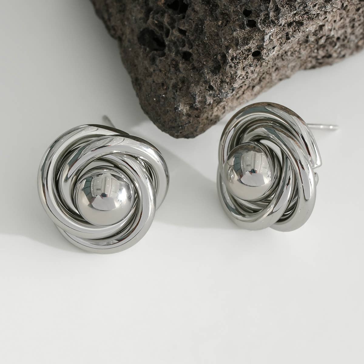 Boucles D'Oreilles Argentées Créoles Epaisses Croisées Avec